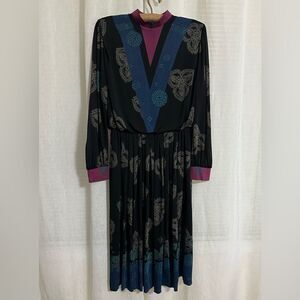 Vintage EU 42 US 10-12 Black Multi Mock Neck Long Sleeve Pleated Midi Dress